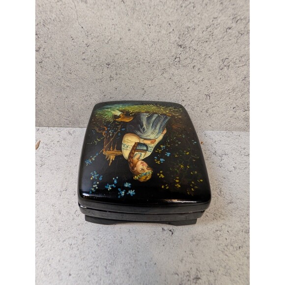 Hand-Painted Russian Lacquer Box – Maiden by the Water, Black Lacquer & Red - Picture 4 of 8